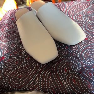 New mule heels 1.75” Temu brand. Beautiful shoe white perfect office/casual wear